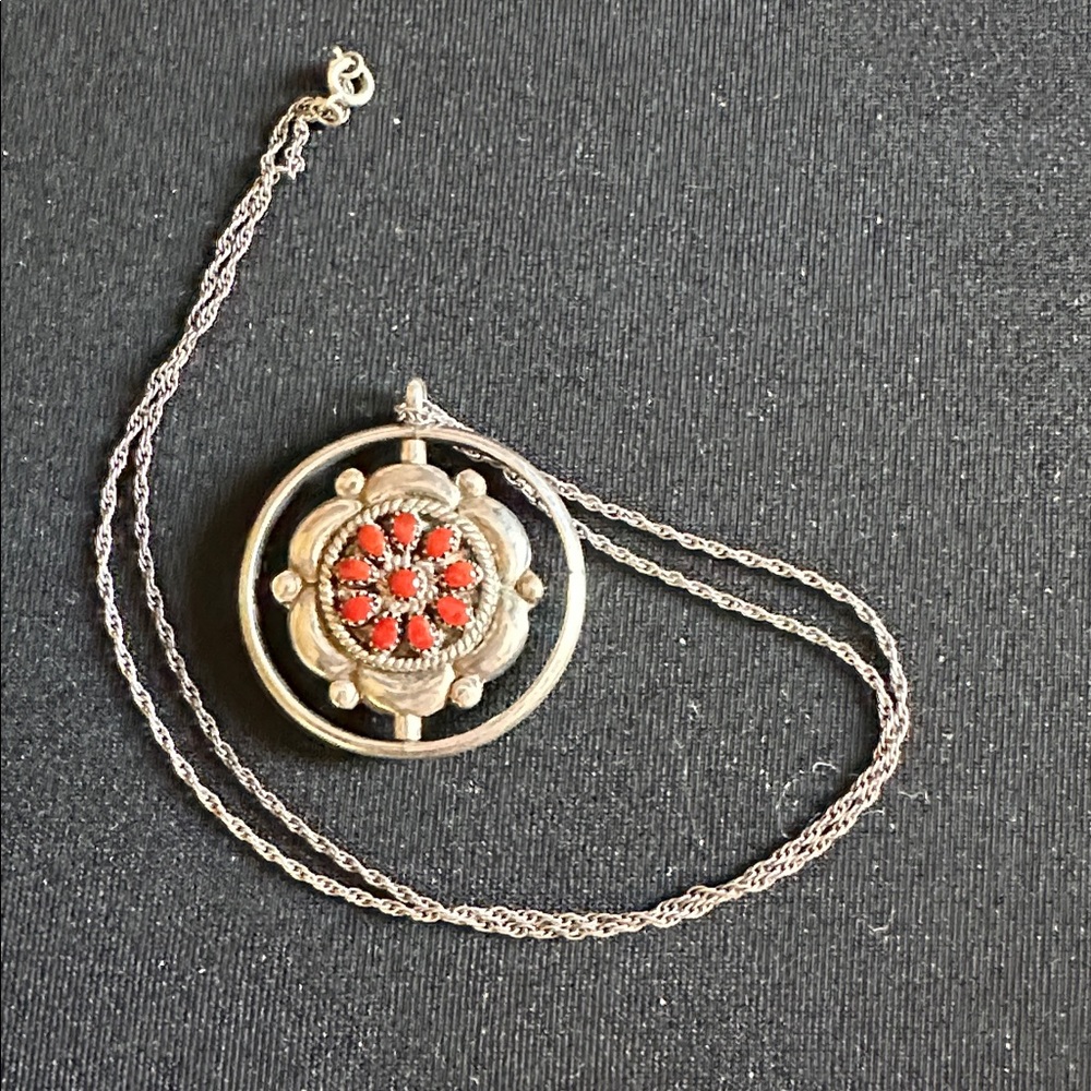 Navajo Zuni Vintage Silver Turquoise and Coral Spinner Pendant w chain. Marked. - Picture 10 of 10